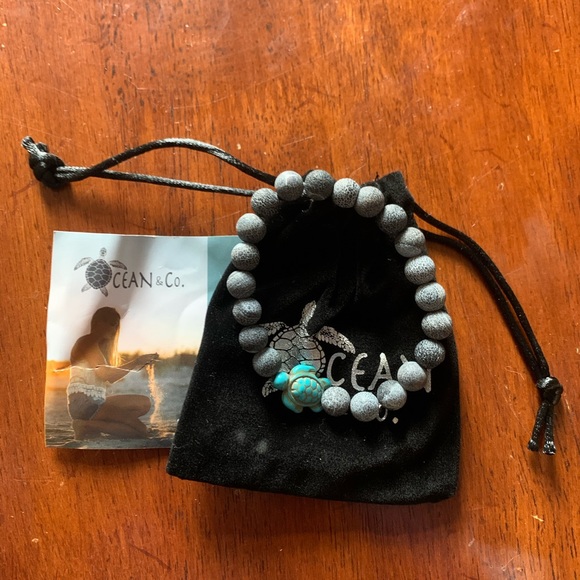 Sea turtle and bead bracelet - Picture 3 of 3